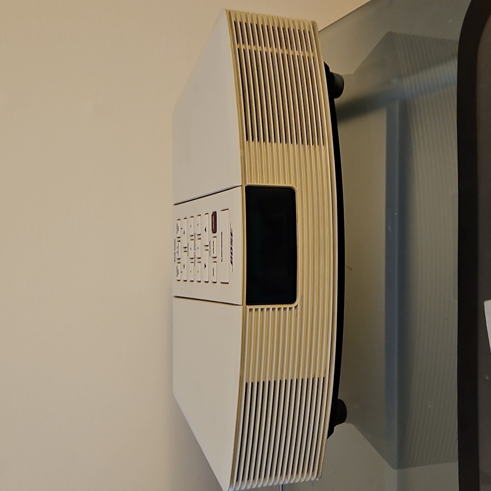 Bose AWR1-1W Acoustic Wave Clock Radio White with Remote for parts only